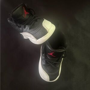 Nike‎ Air Jordan Retro 12 Youth Size 7 Basketball Shoes Black White 151186-006